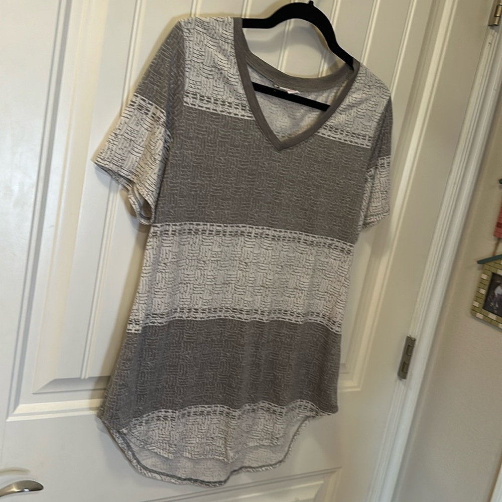 LulaRoe, V-neck, T-shirt, gray and white size small